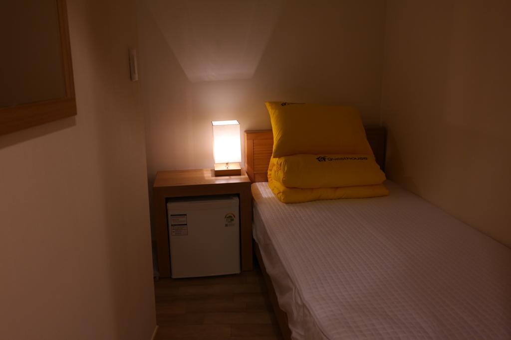 24 Guesthouse Seoul Station Premier Room photo